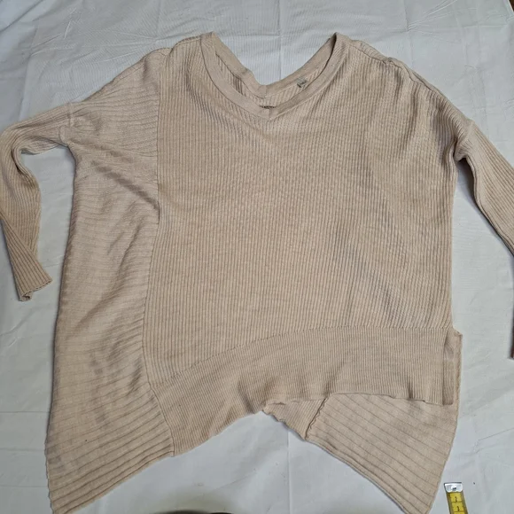 AllSaints Keld V-neck Oversized Assymetrical 100% merino Sweater. - Picture 7 of 9